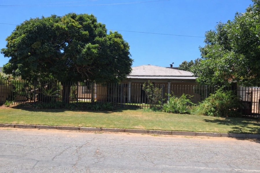 4 Bedroom Property for Sale in Odendaalsrus Free State